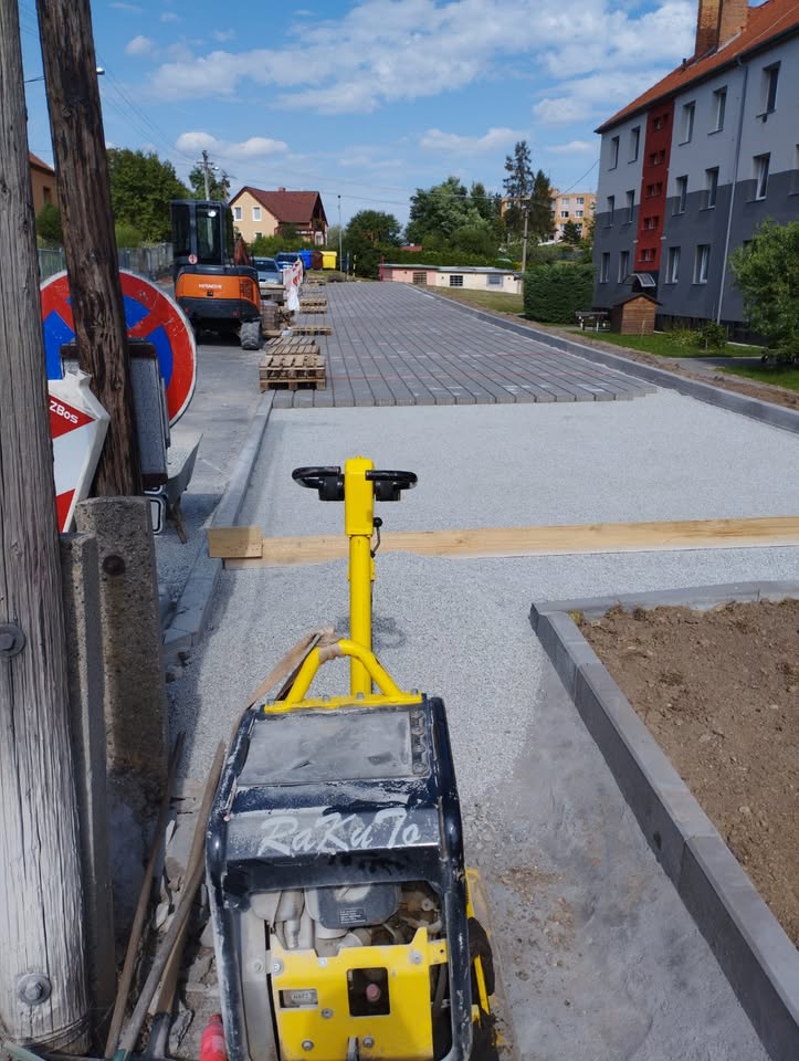Práce na komunikaci v obci